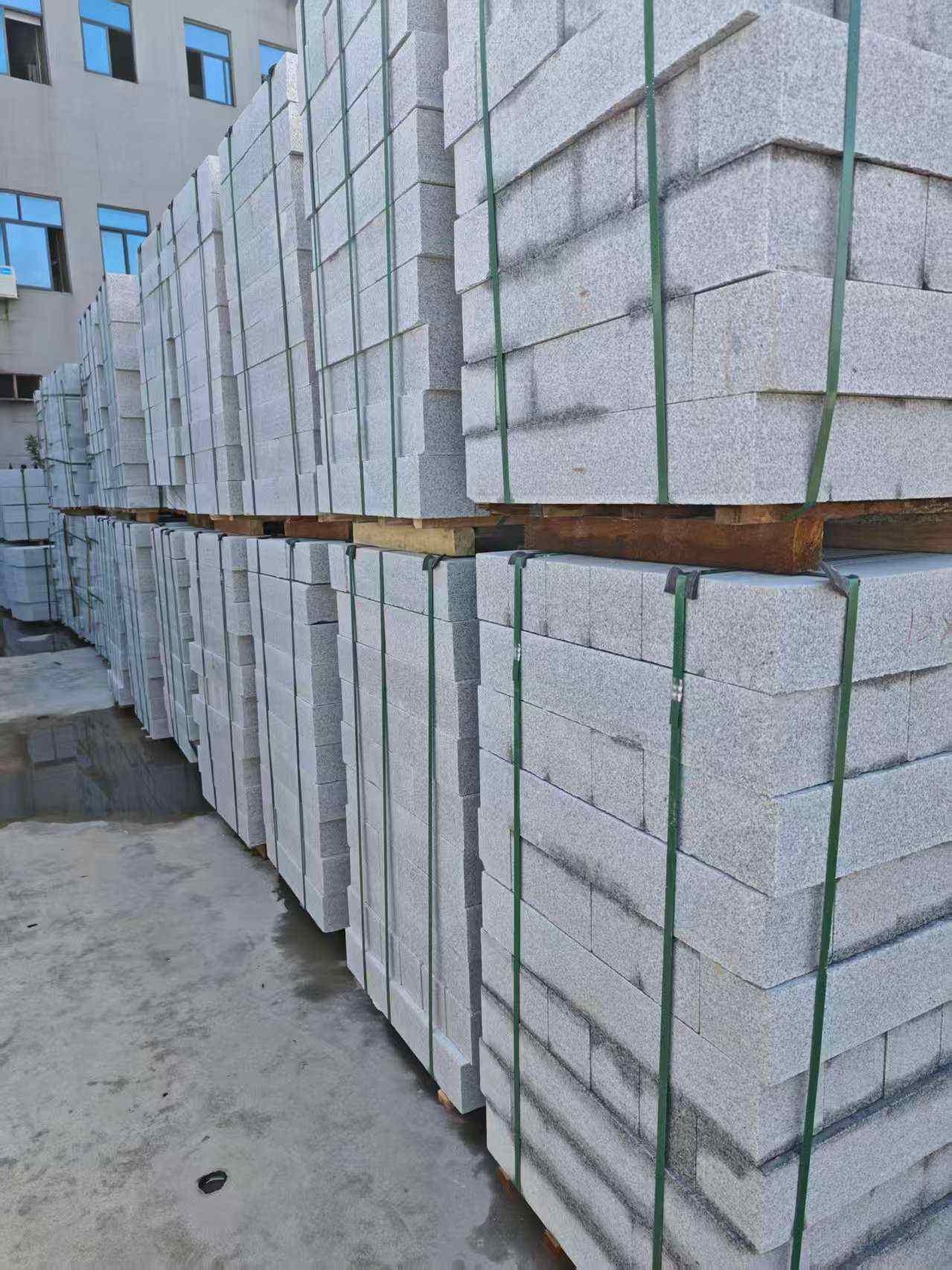 新余芝麻白路牙石，路侧石