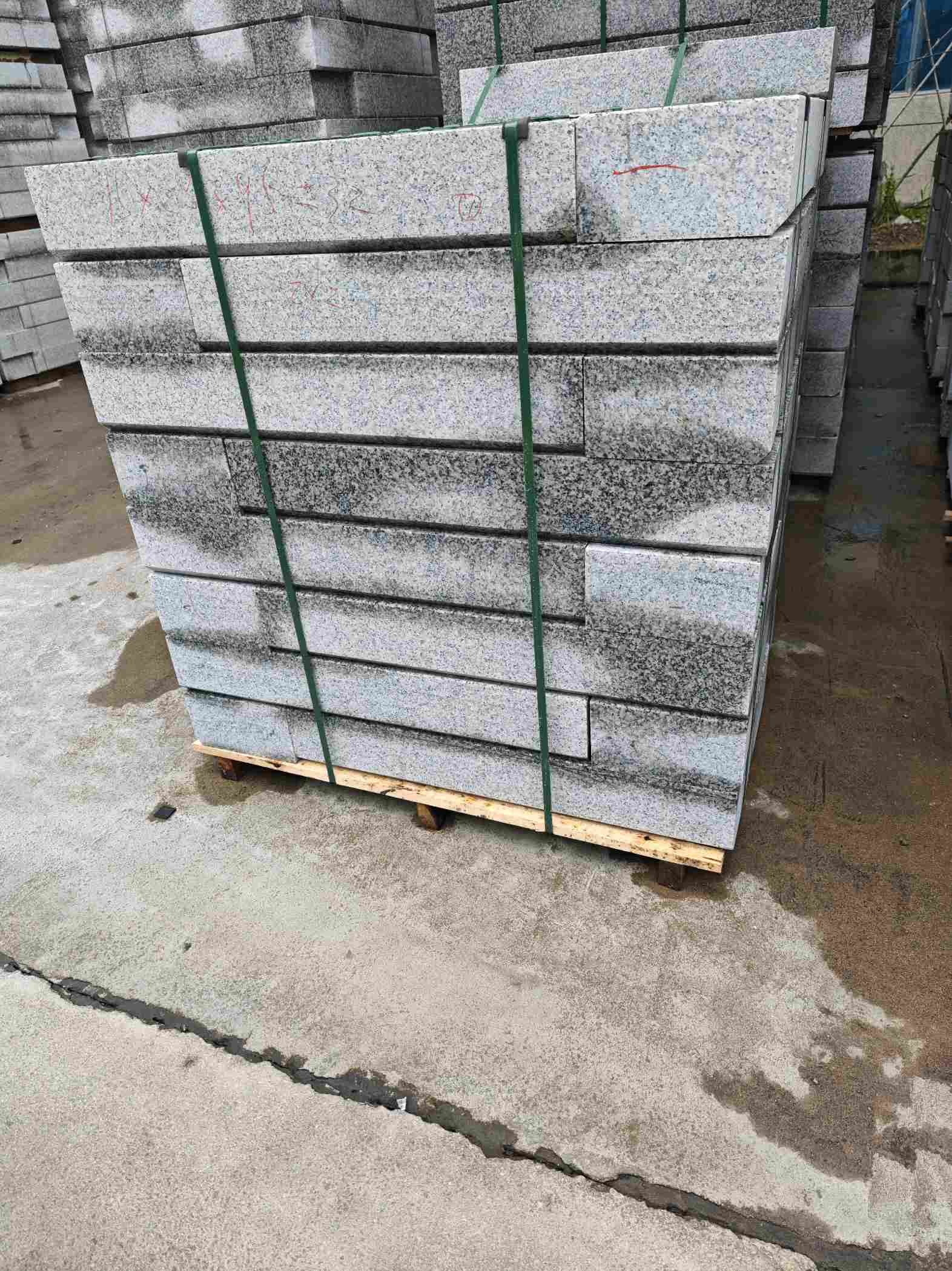 新余芙蓉白路牙石，马路牙子